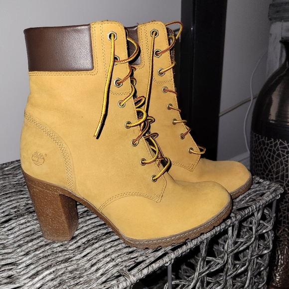 Size 8.5 Womens Timberland boots - Picture 4 of 5
